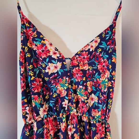 Le Kate Flower Romper - Picture 5 of 6